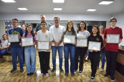 LS: Alunos recebem Moção de Aplausos da Câmara de Vereadores por participar do programa de intercâmbio “Ganhando o Mundo”